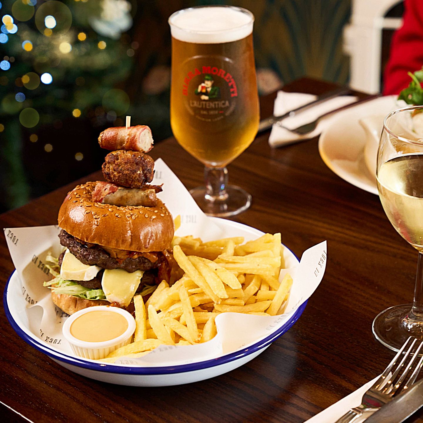 Festive Lunch & Dinner at The Catchems in Swadlincote